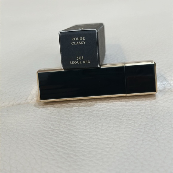 NIB HERA ROUGE CLASSY Travel Size - Picture 3 of 7